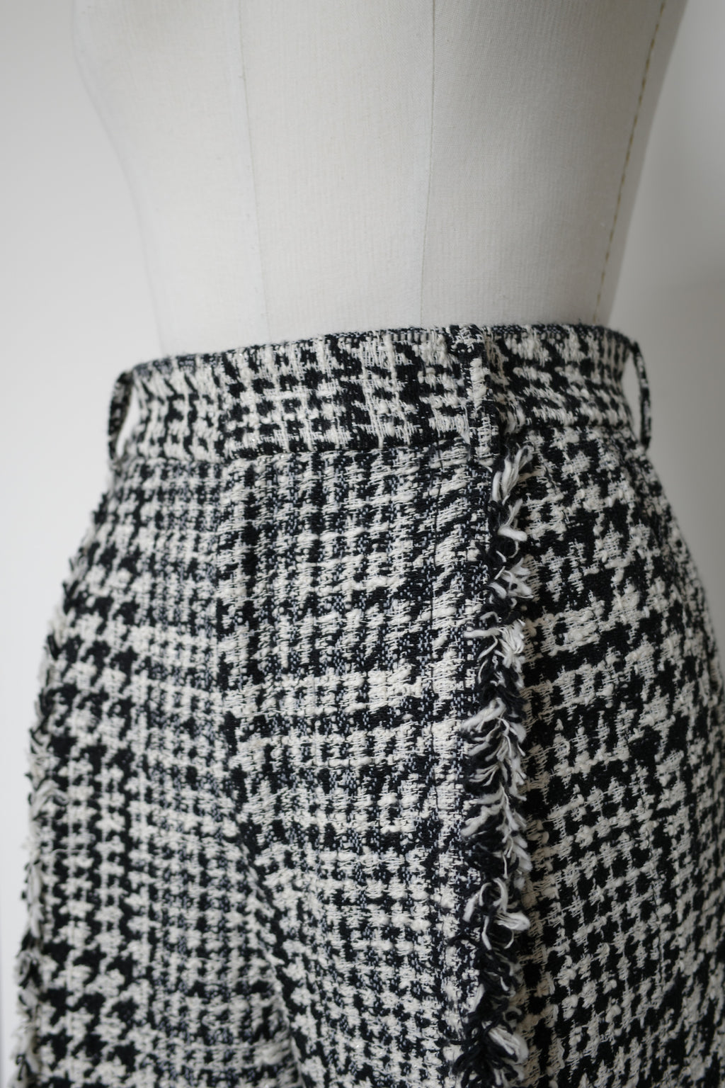 【PRE ORDER】Fringe tweed pants