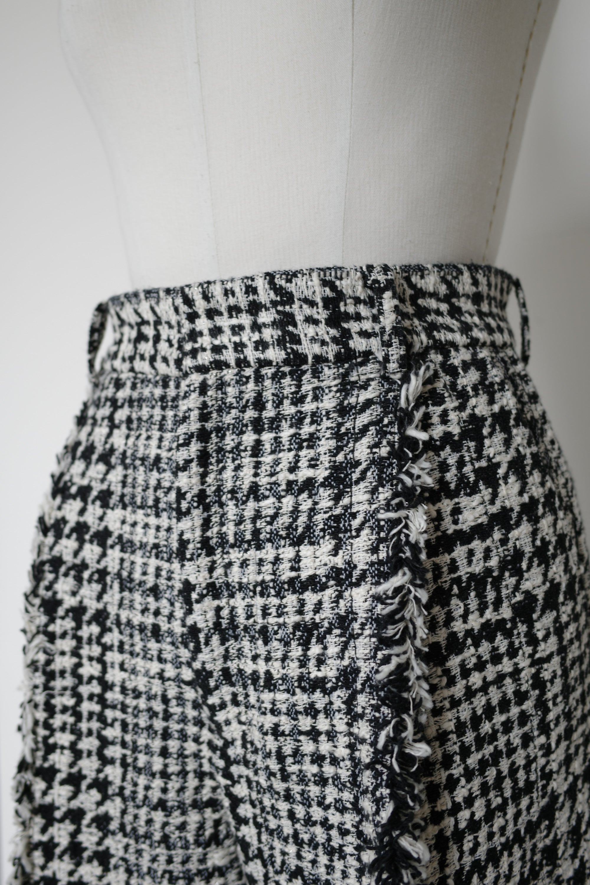 【PRE ORDER】Fringe tweed pants